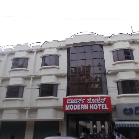 Modern Hotel Bangalore Exterior photo